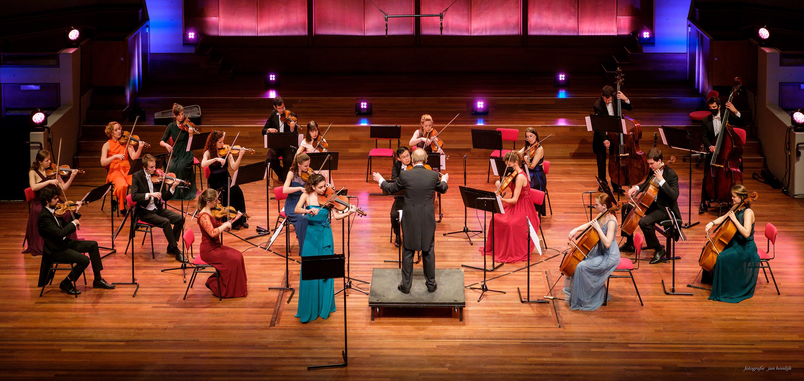 Strijkorkest Ciconia Consort m.m.v. pianist Paolo Giacometti, presenteert 'Café Paris'