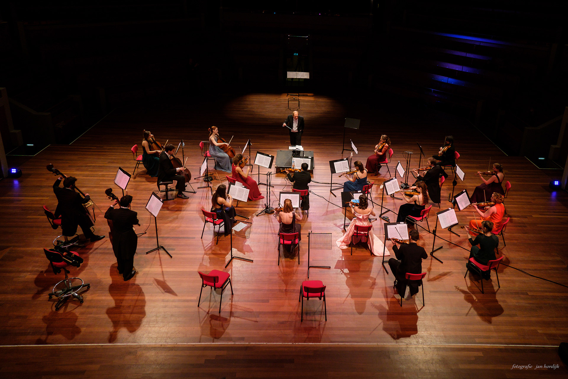 Strijkorkest Ciconia Consort m.m.v. pianist Paolo Giacometti, presenteert 'Café Paris'